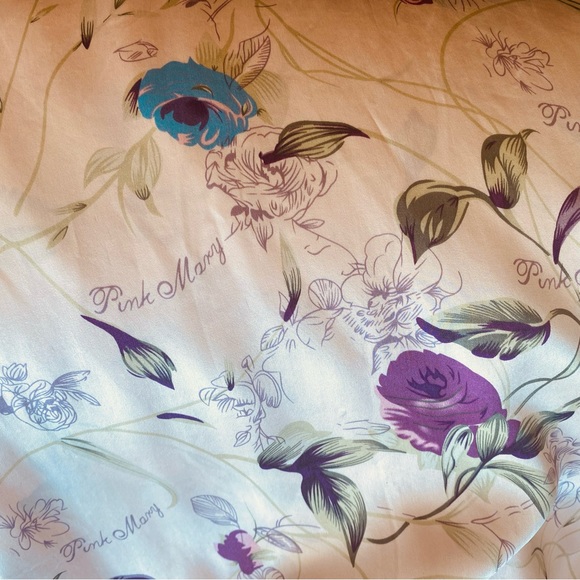 Pure printed silk chemise in pink floral patter. - Picture 8 of 9